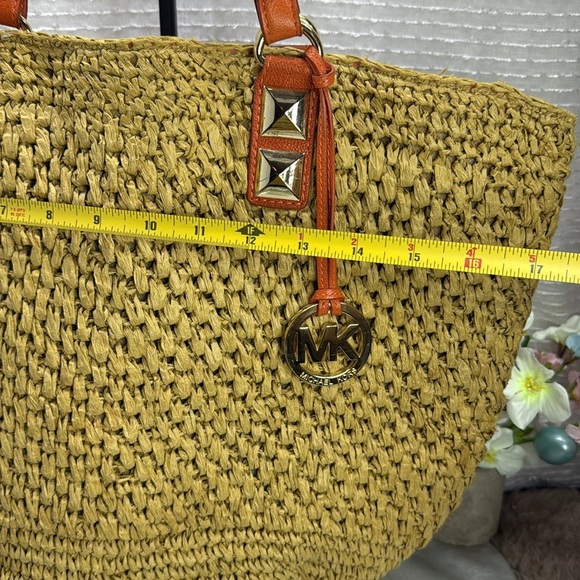 (P4) MICHAEL Michael Kors
Santori raffia and leather basket bag in beige/orange - Picture 3 of 14